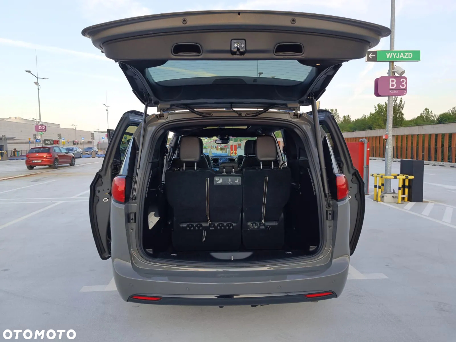 Chrysler Pacifica - 10