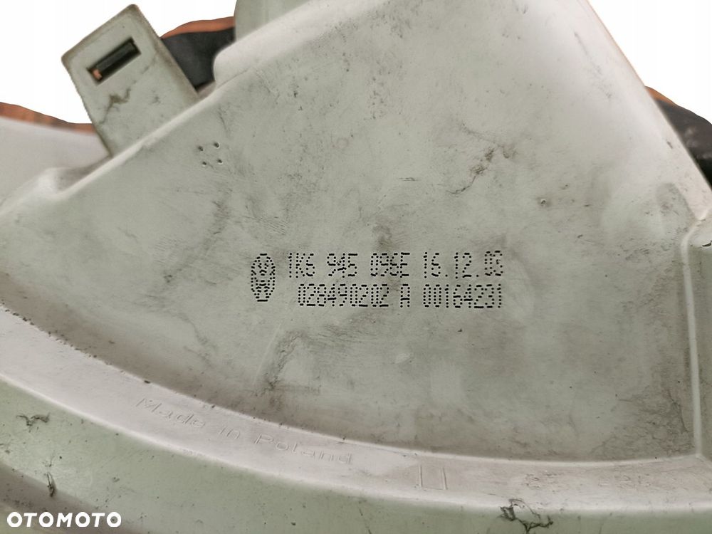 VOLKSWAGEN GOLF V 03-09 r. LAMPA PRAWY TYŁ PRAWA TYLNA W BŁOTNIK EU + - 10