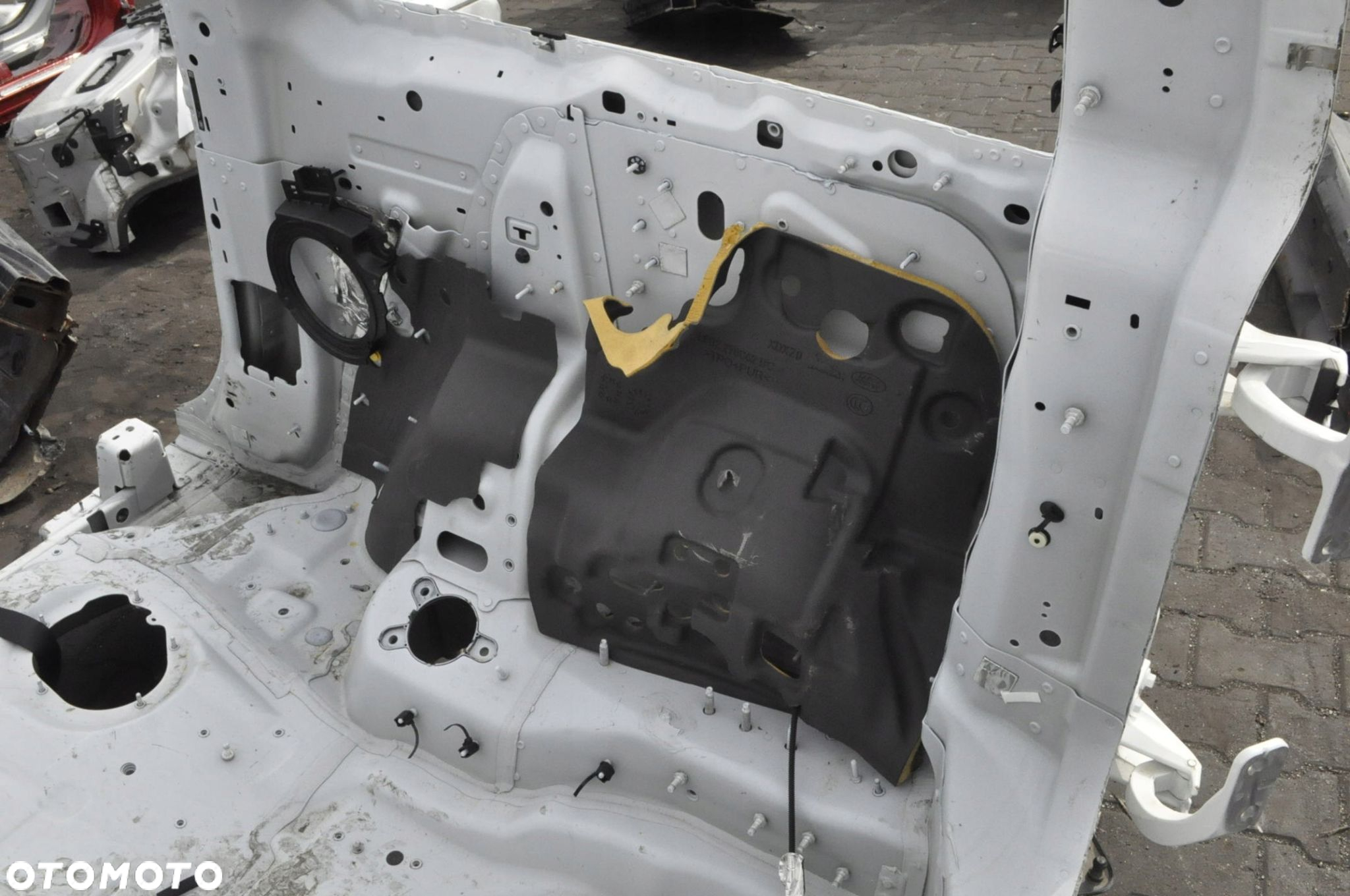 LAND ROVER DEFENDER II 20- CAŁY TYŁ DUPA PAS 3D - 4