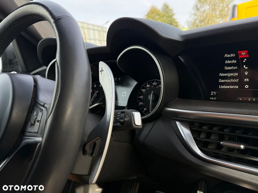 Alfa Romeo Stelvio - 16