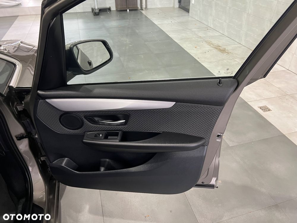 BMW Seria 2 218d Advantage sport - 32