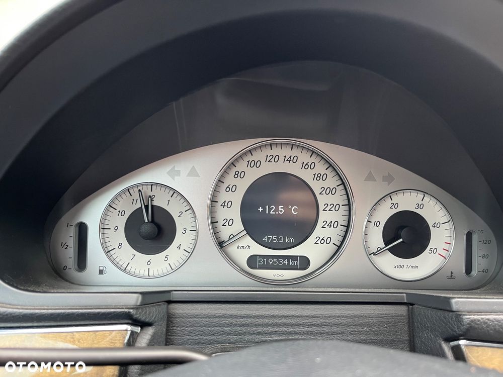 Mercedes-Benz Klasa E 320 CDI 4-Matic Avantgarde - 23