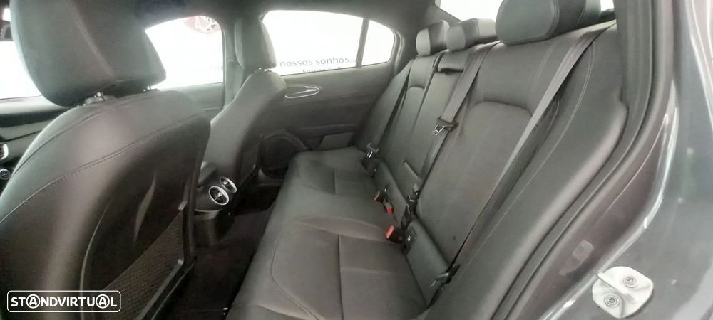 Alfa Romeo Giulia 2.2 D TI Q4 AT8 - 11