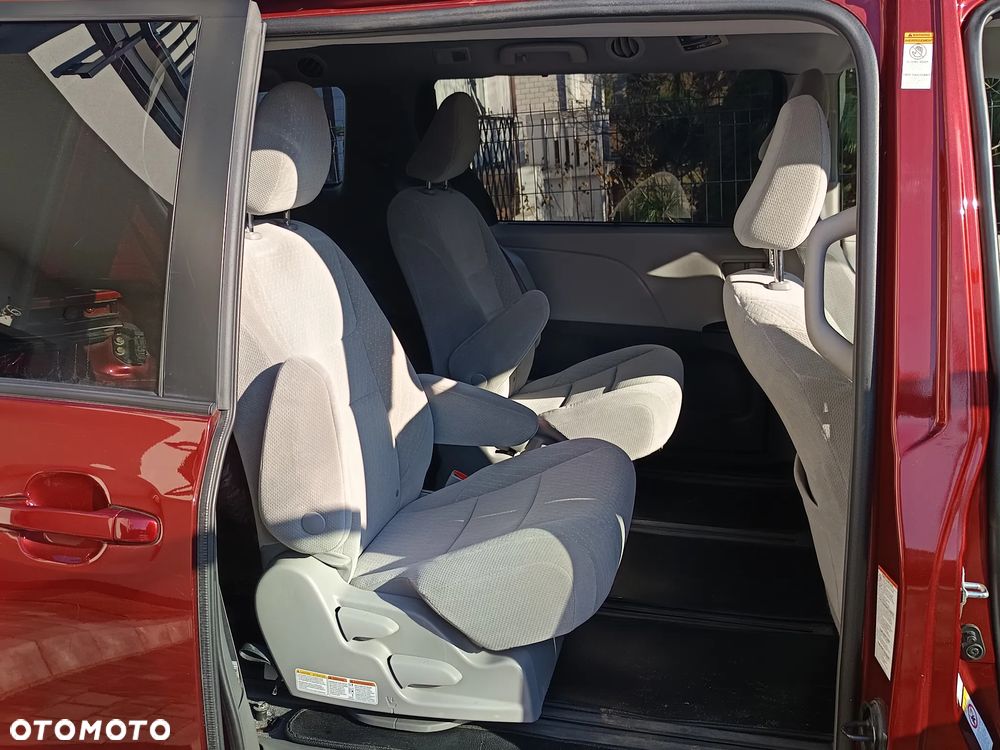 Toyota Sienna 3.5 V6 LE AWD - 8