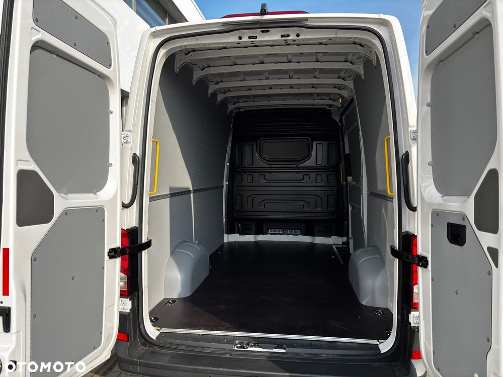 Volkswagen Crafter 35 2.0 TDI L3H3 3640 177 KM - 19