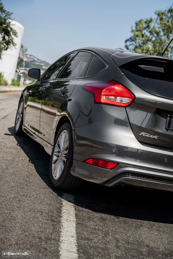 Ford Focus 1.5 TDCi ST-Line - 13