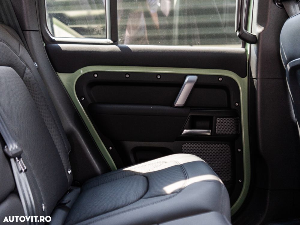 Land Rover Defender 110 3.0 P400 MHEV - 36