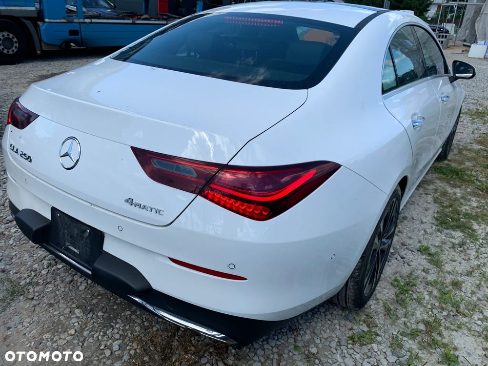 Mercedes-Benz CLA 250 4Matic 7G-DCT - 4