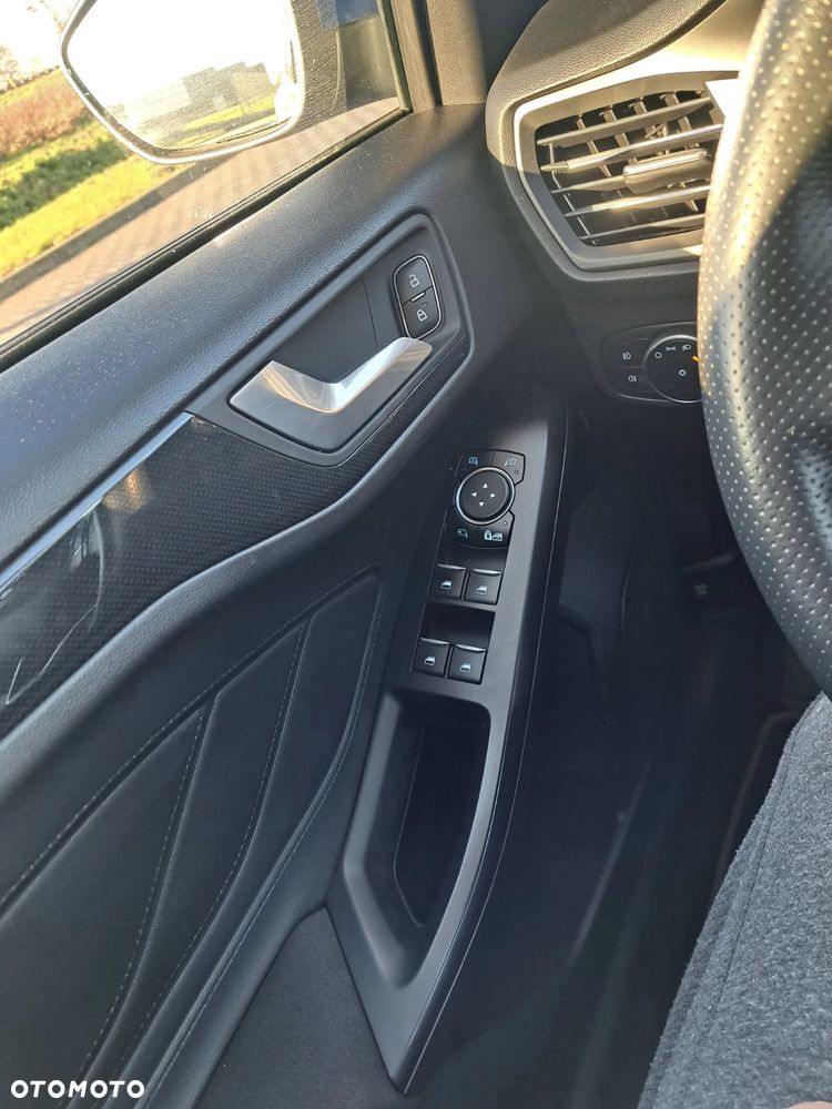 Ford Focus 1.0 EcoBoost Hybrid ST-LINE DESIGN - 22