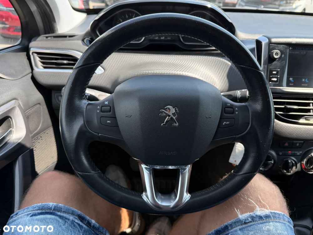Peugeot 2008 1.2 Pure Tech Style - 11