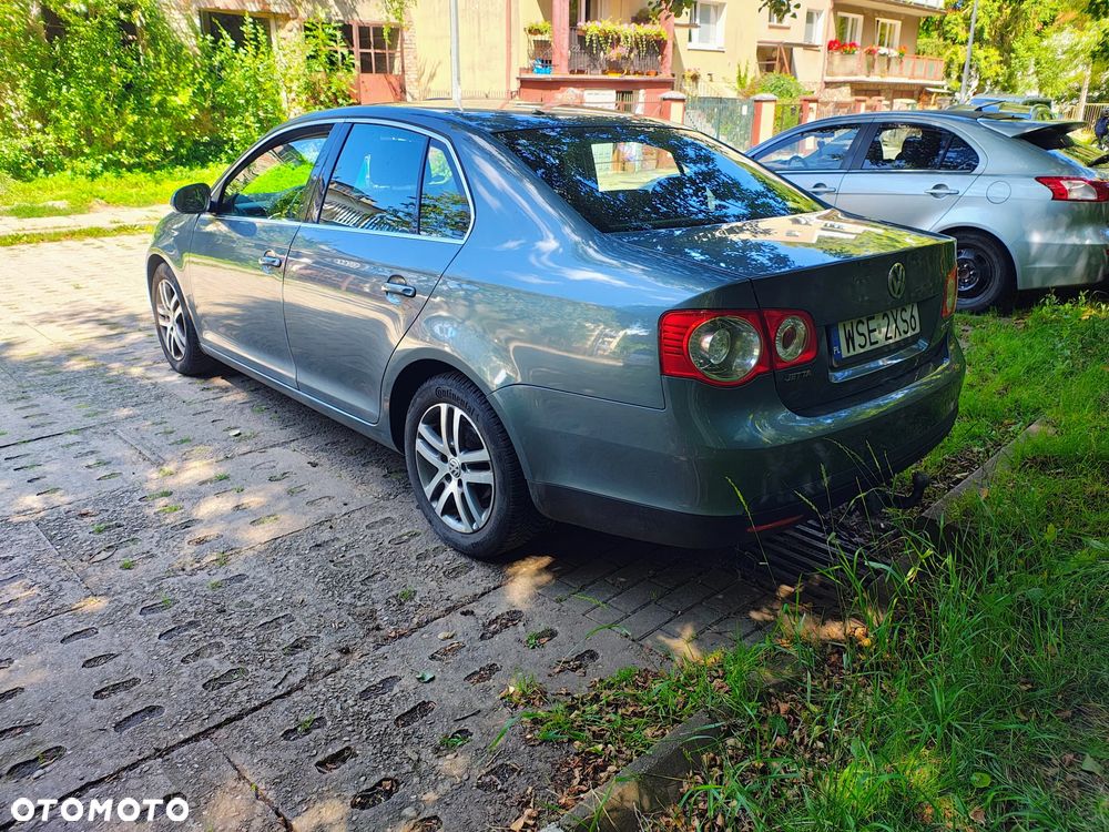 Volkswagen Jetta 2.0 FSI Comfortline - 3