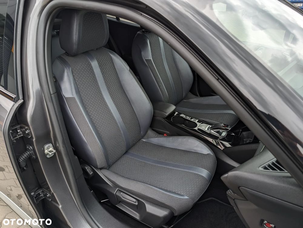 Peugeot 2008 PureTech 130 EAT8 GT - 37