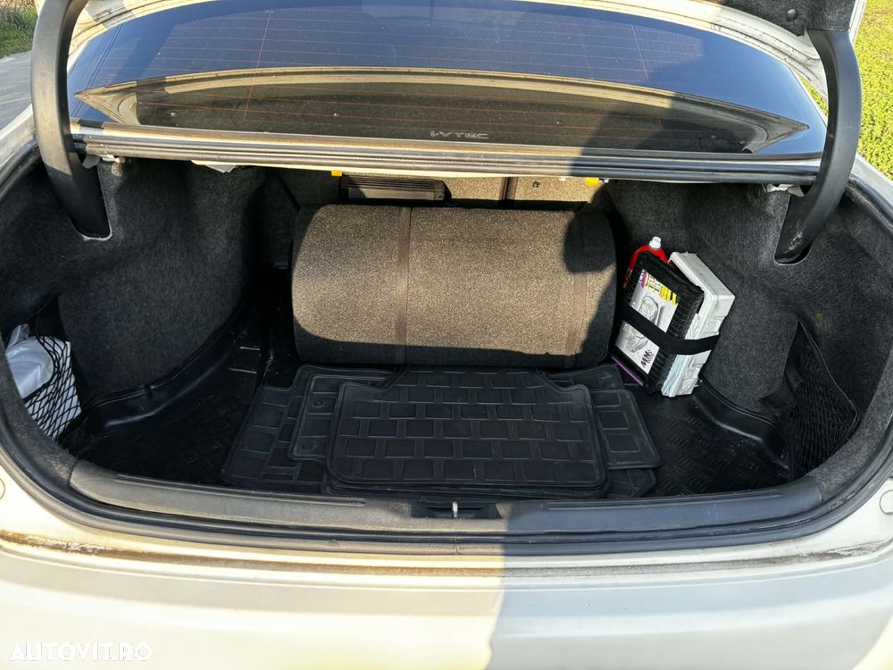 Honda Accord 2.0i Special Edition - 17