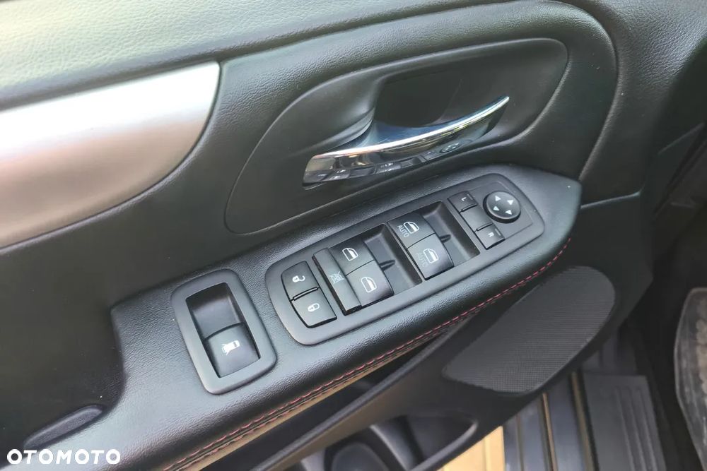 Dodge Grand Caravan 3.6 R/T - 32