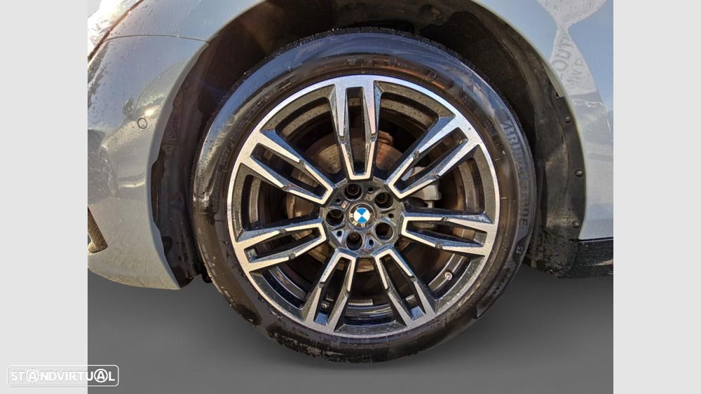 BMW 520 d Pack Desportivo M - 15