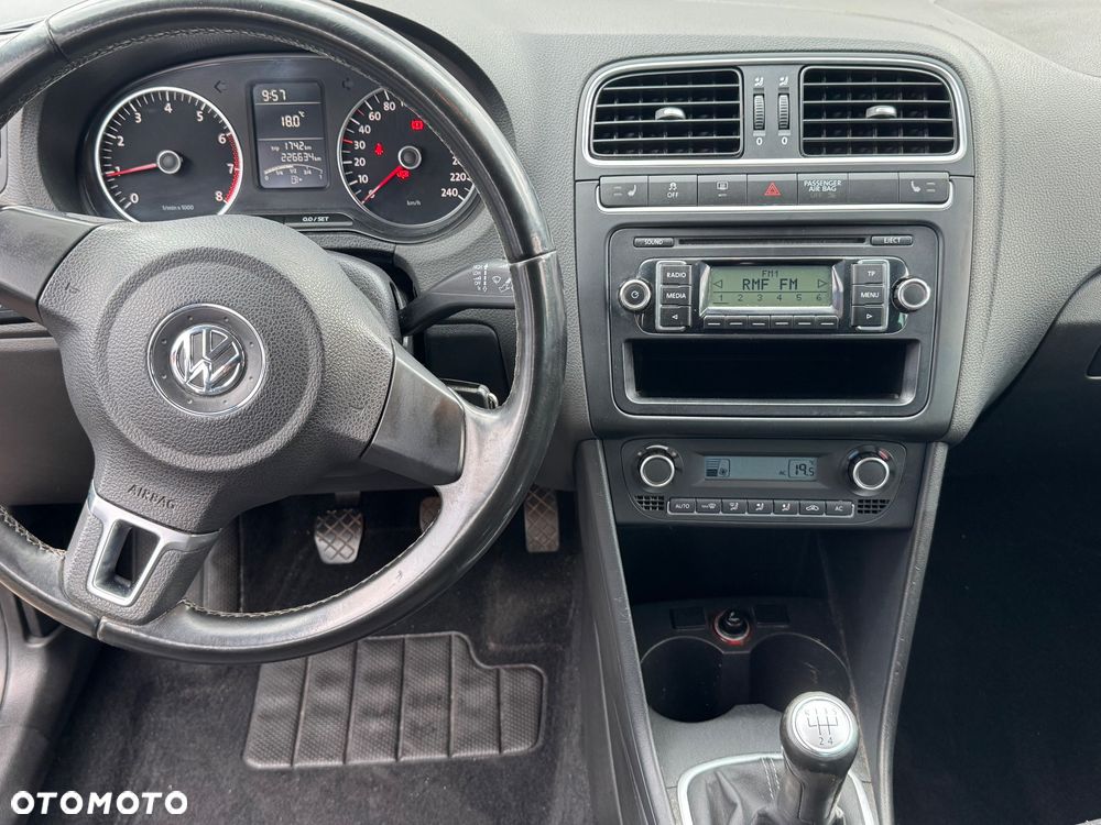 Volkswagen Polo - 2