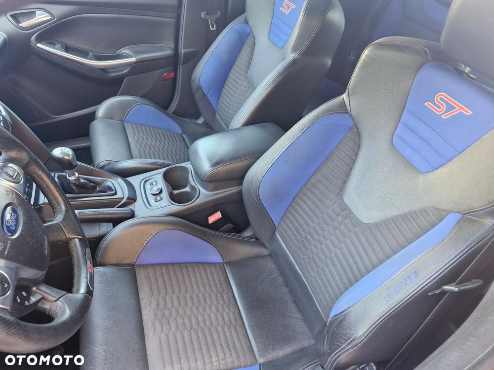 Ford Focus 2.0 EcoBoost ST - 17