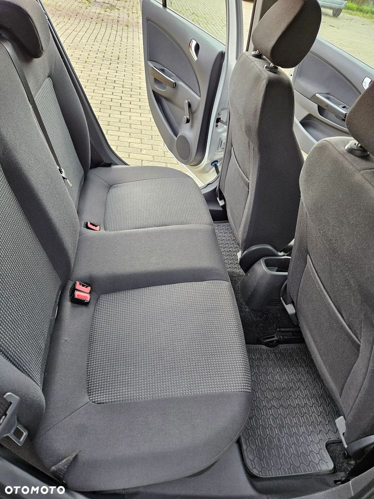 Opel Corsa 1.2 16V Essentia - 26