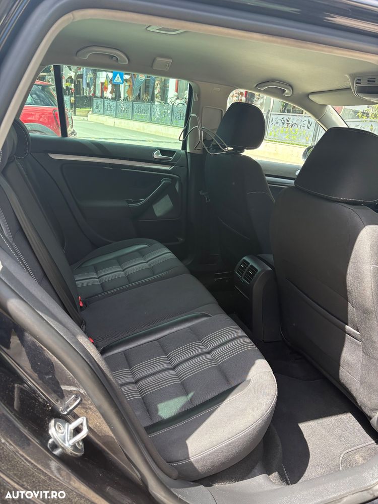 Volkswagen Golf - 6