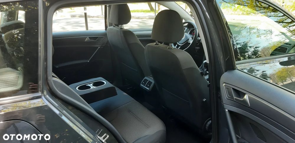 Volkswagen Golf - 32