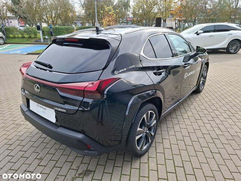 Lexus UX - 5