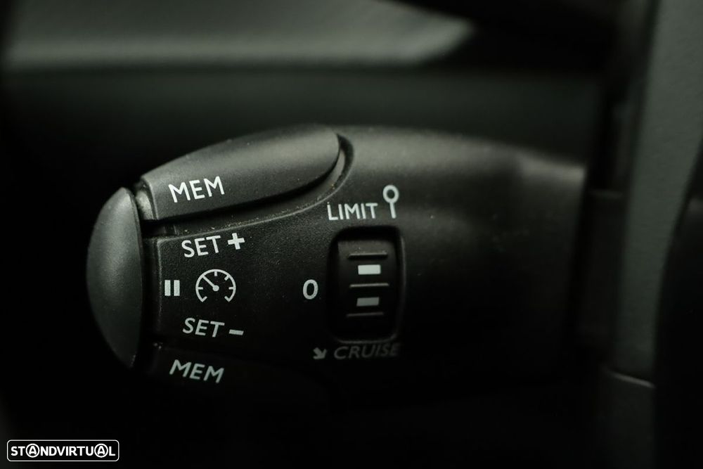 Peugeot 208 1.2 PureTech Style - 18