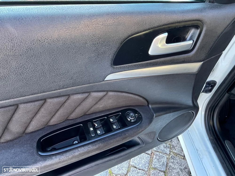 Alfa Romeo 159 Sportwagon 1.9 JTDm 16V Sportiva - 19