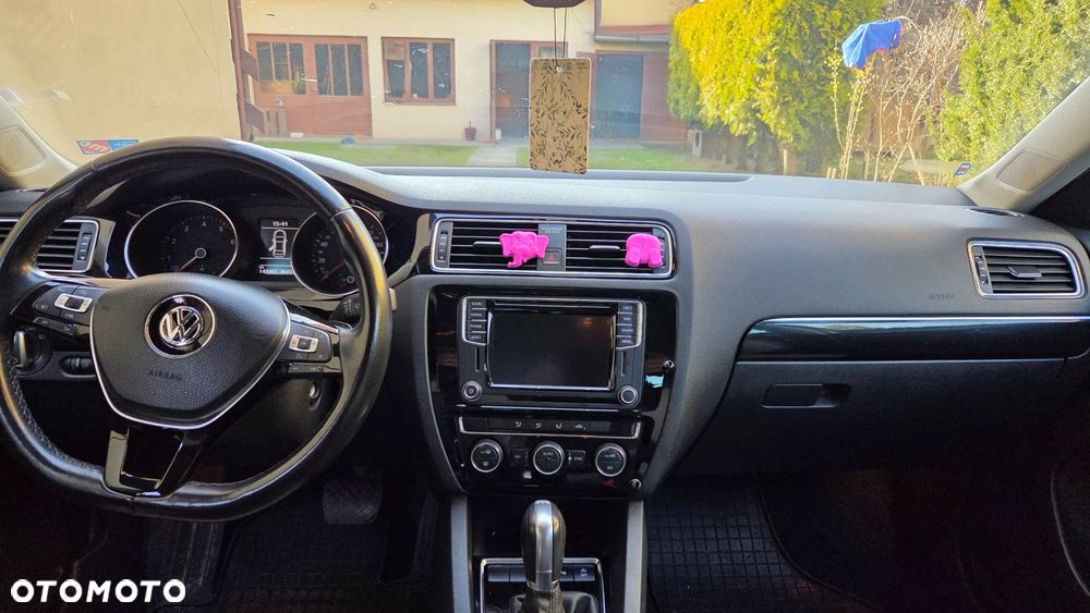 Volkswagen Jetta - 8
