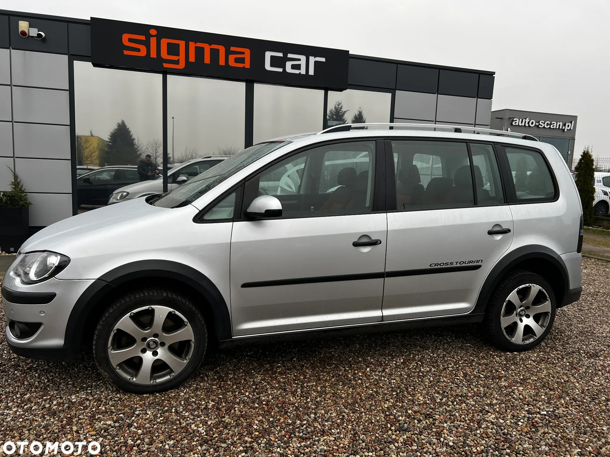 Volkswagen Touran 2.0 TDI DPF Cross - 18