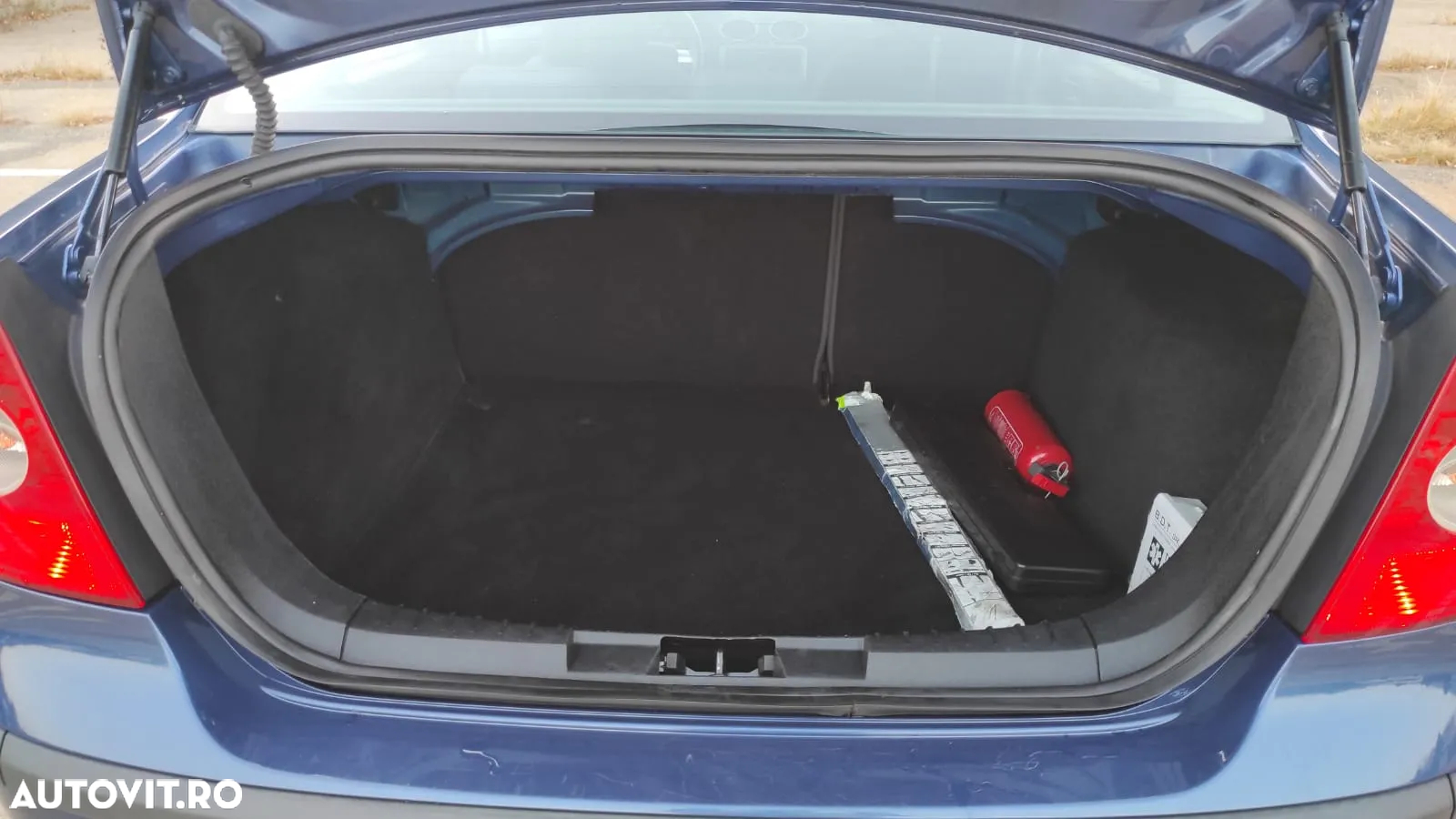 Ford Focus 1.6i Trend - 12