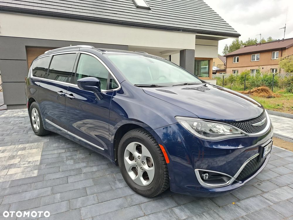 Chrysler Pacifica - 6
