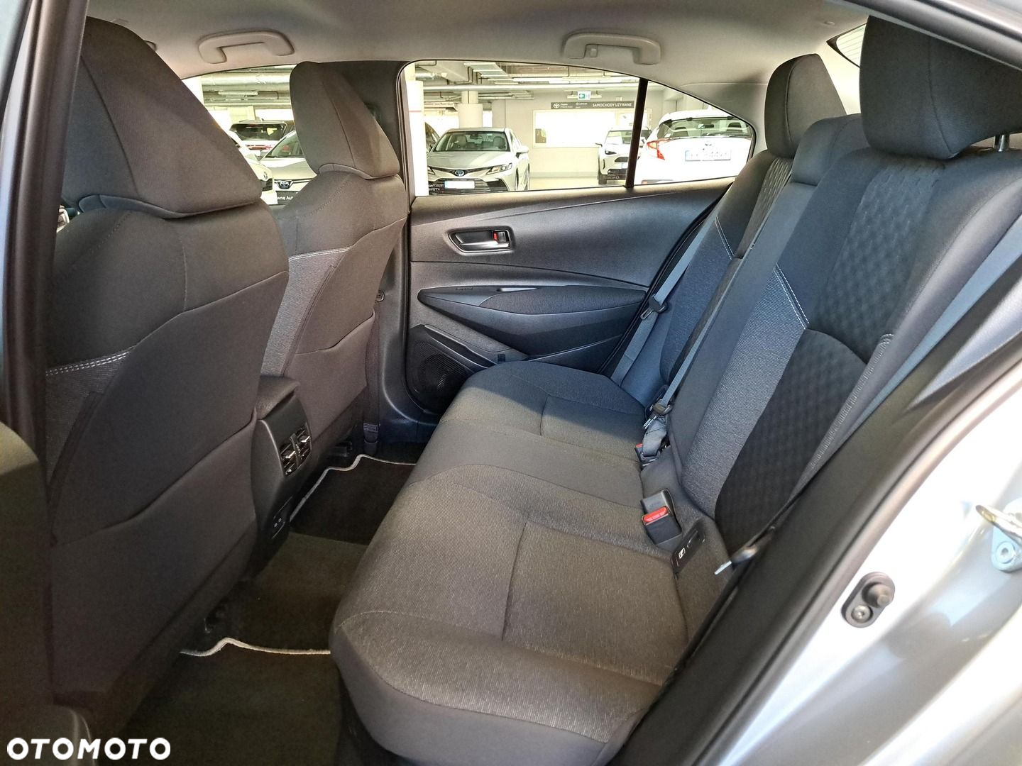 Toyota Corolla 1.8 Hybrid Comfort - 11