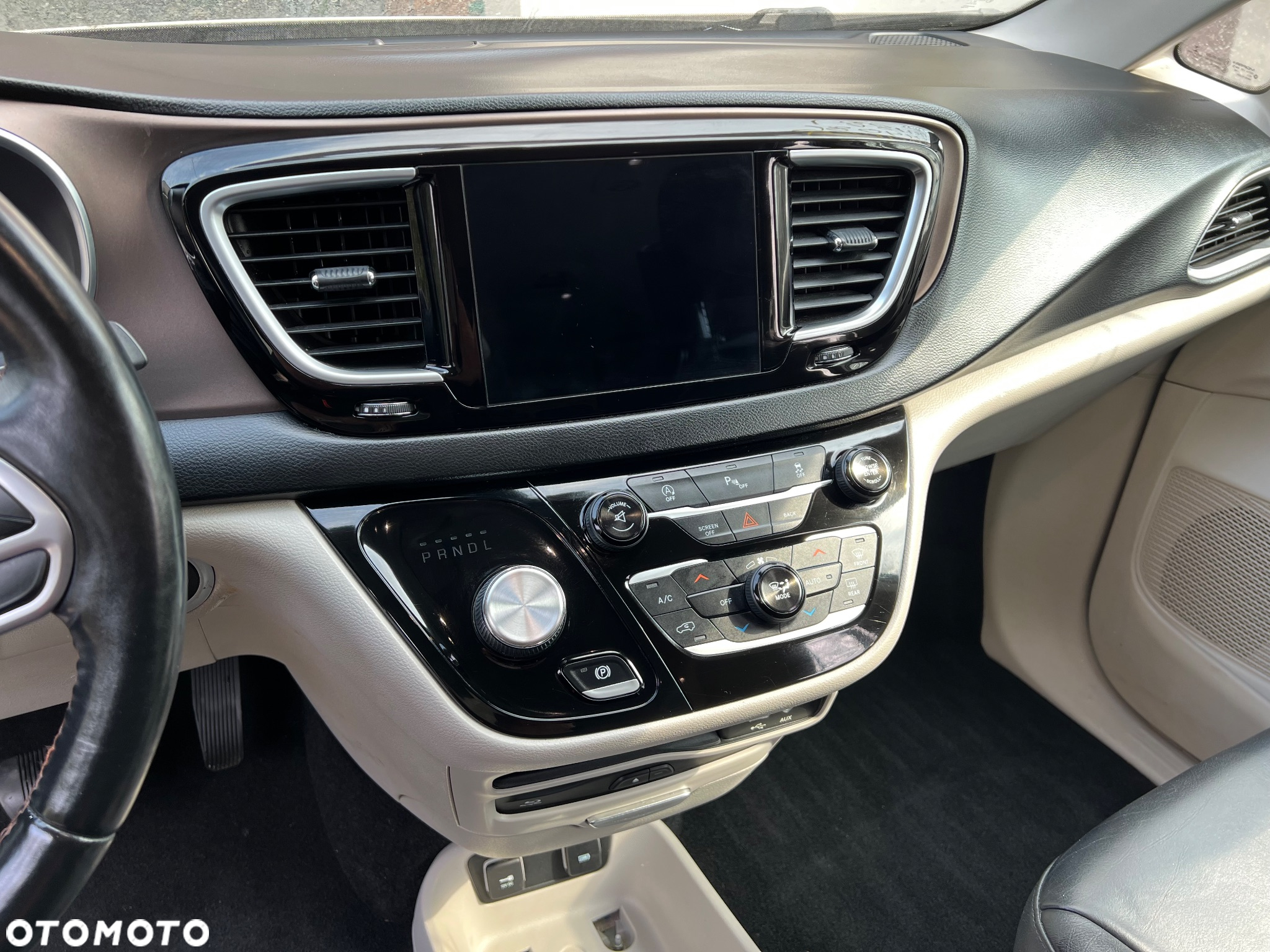 Chrysler Pacifica - 32