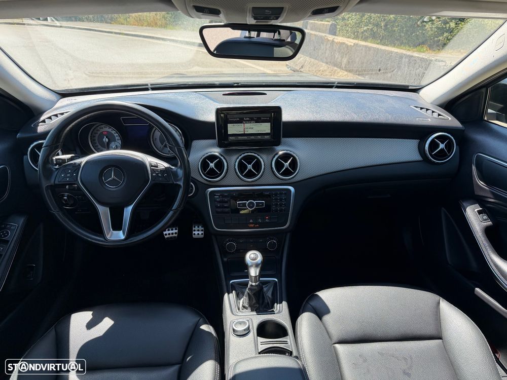 Mercedes-Benz GLA 180 d AMG Line - 10
