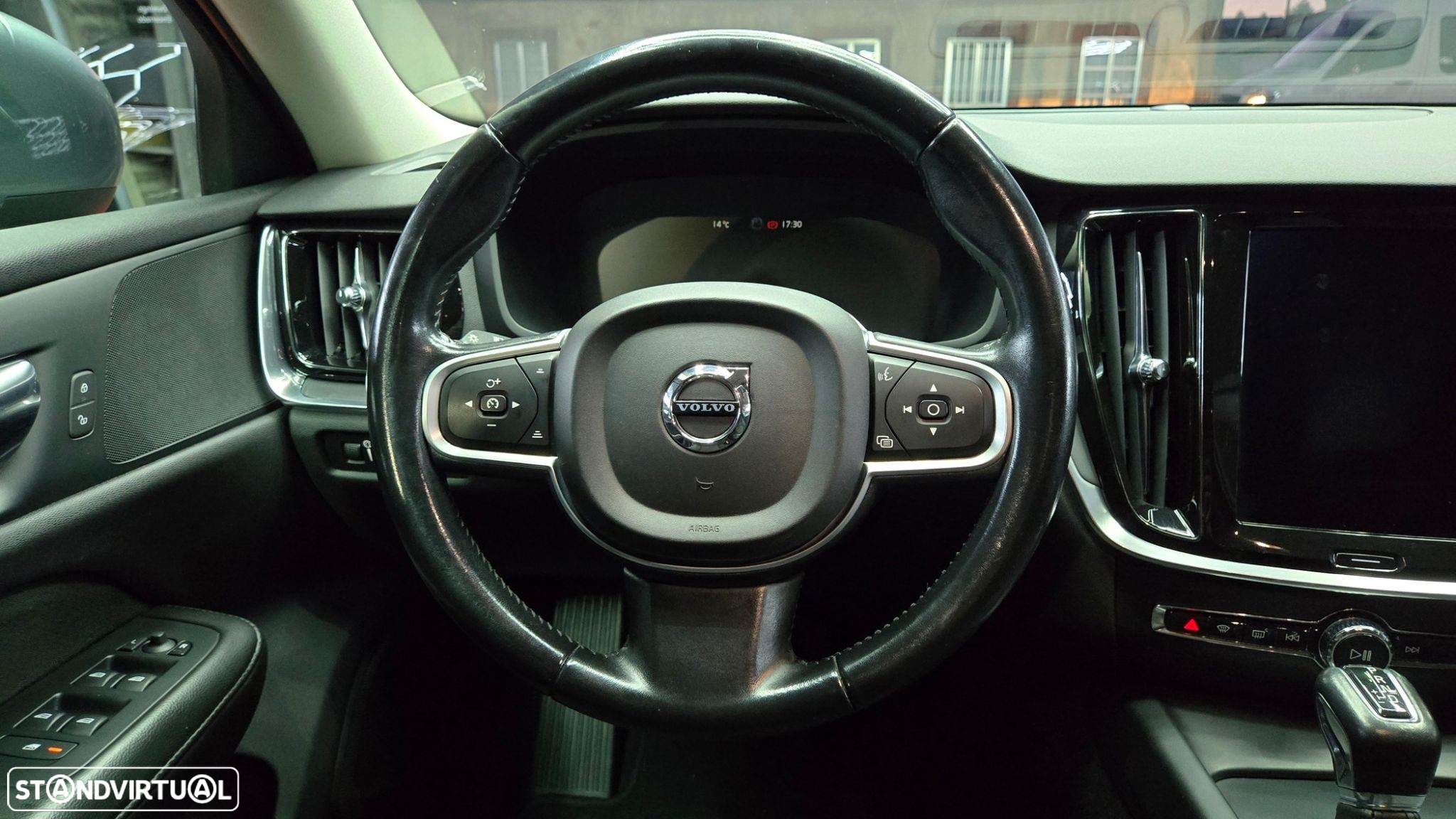 Volvo V60 2.0 D3 Momentum Geartronic - 16