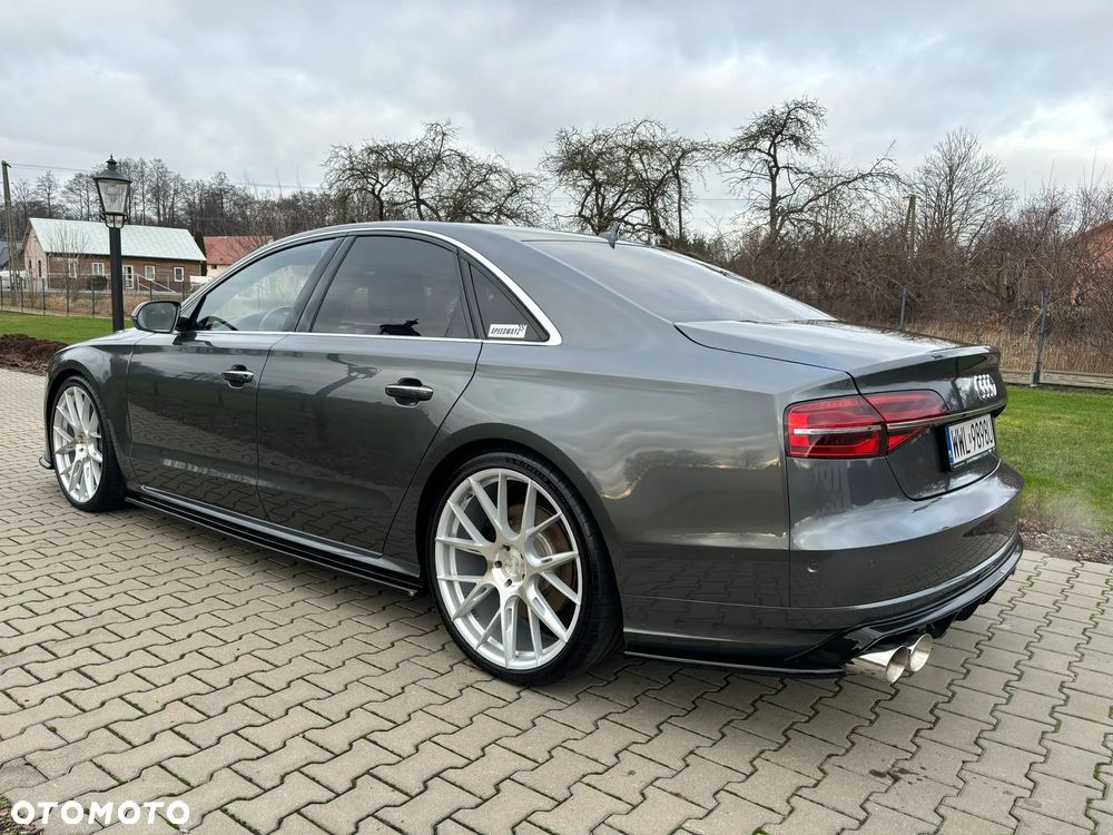 Audi S8 - 4