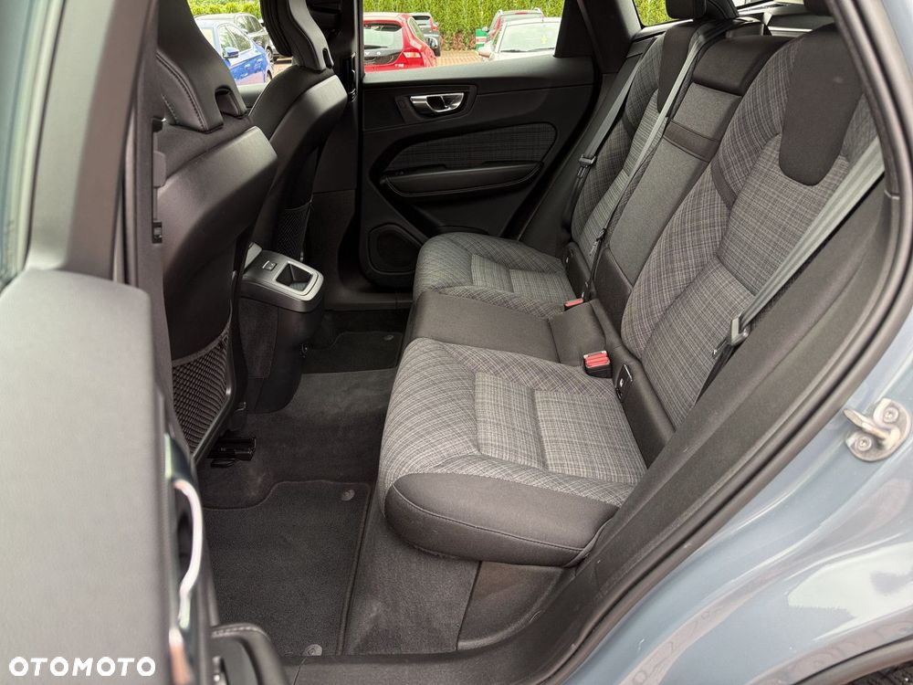 Volvo XC 60 B4 D AWD Core - 17