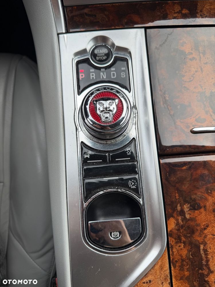Jaguar XF 2.0 T Premium Luxury - 21