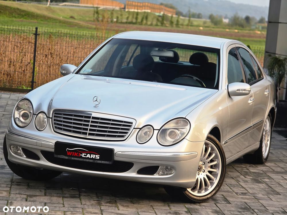 Mercedes-Benz E-Class 2004 photo 2