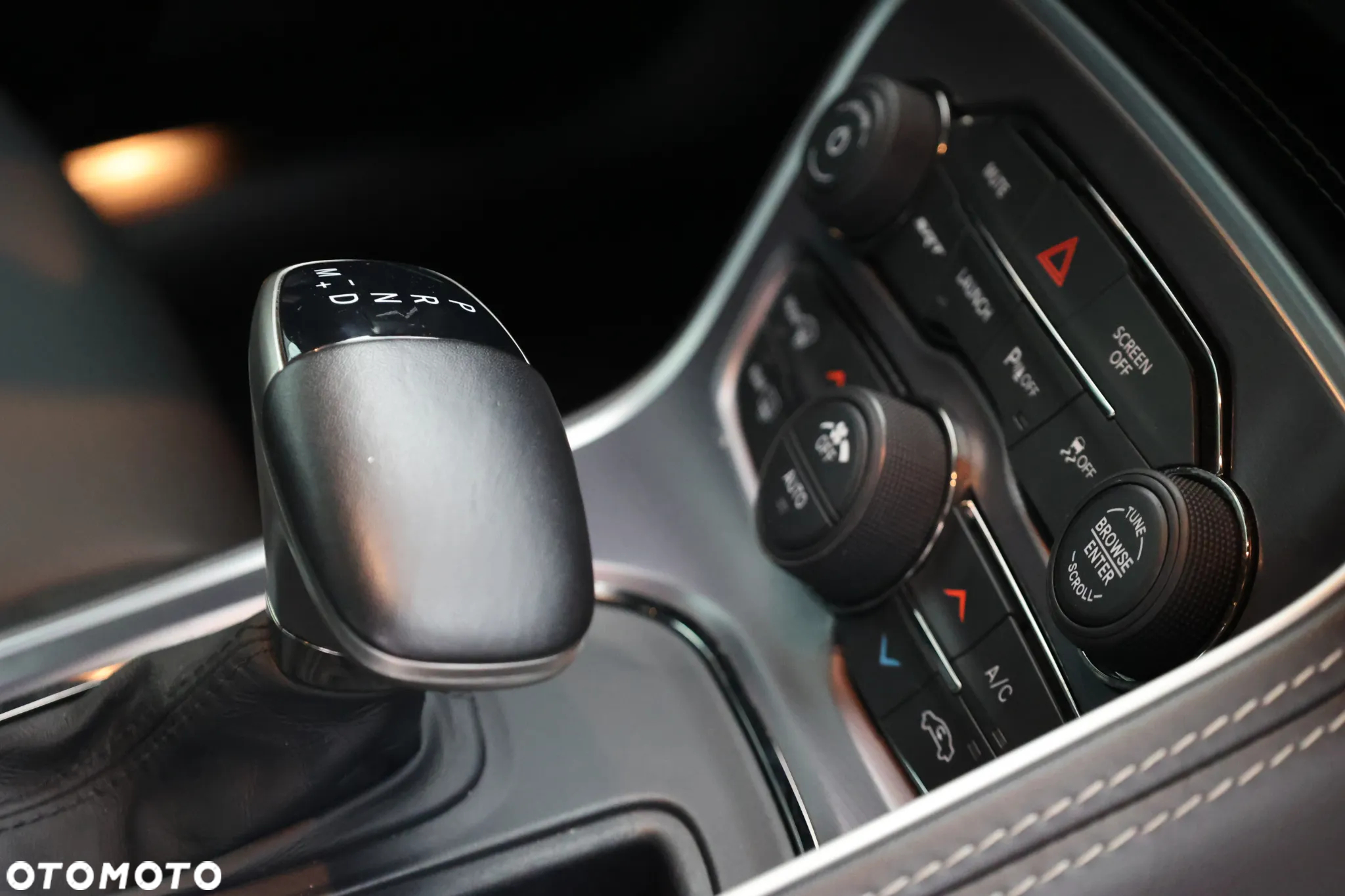 Dodge Challenger 6.2 Hellcat - 23
