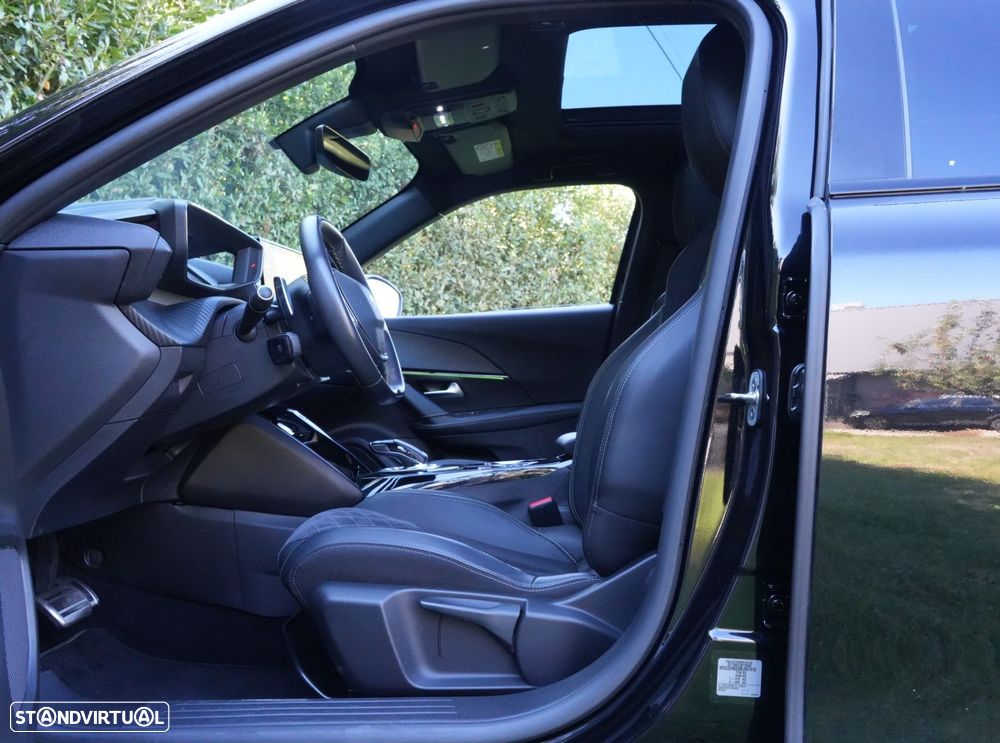 Peugeot 2008 PureTech 130 EAT8 GT Pack - 18