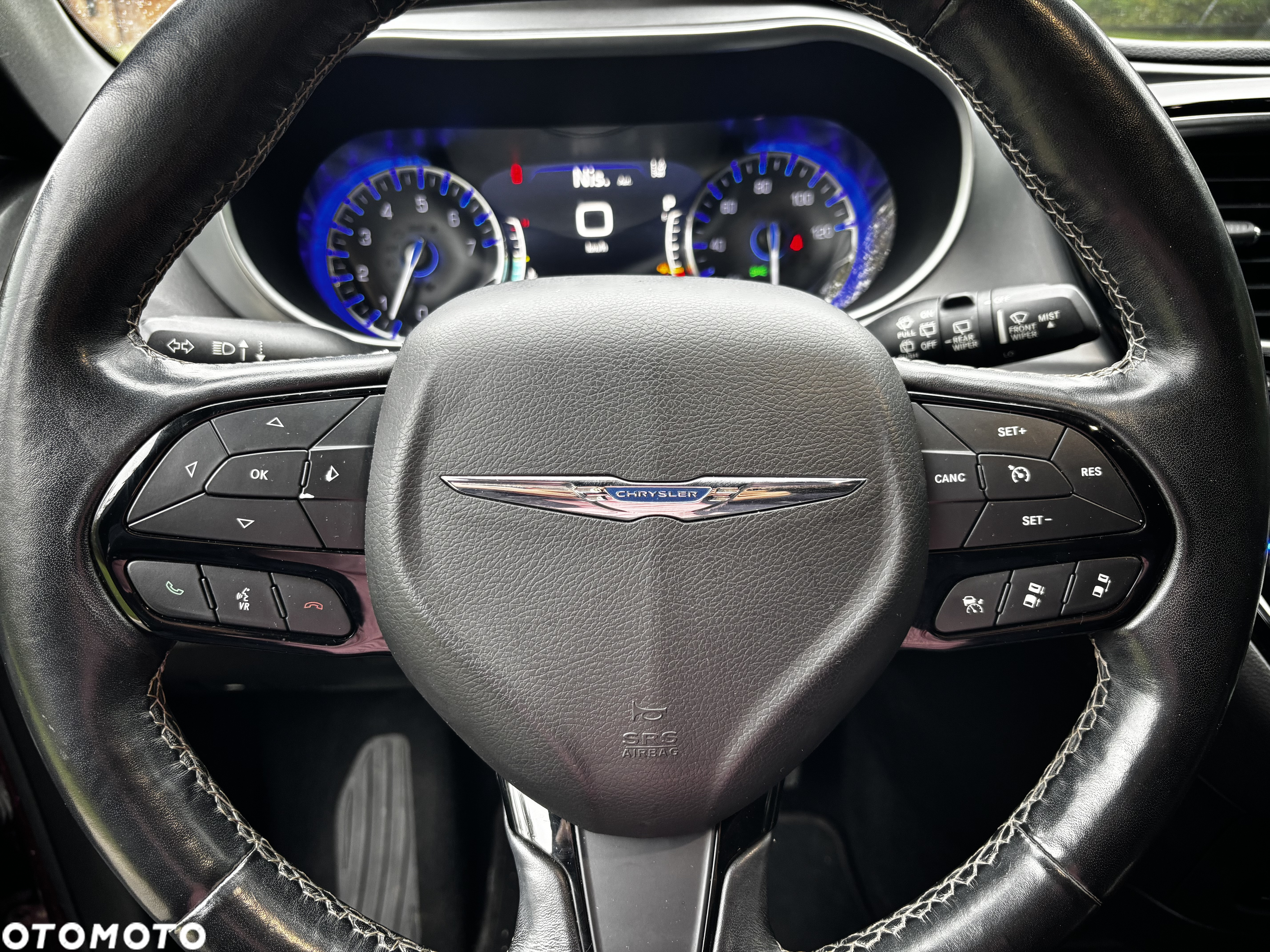 Chrysler Pacifica - 17