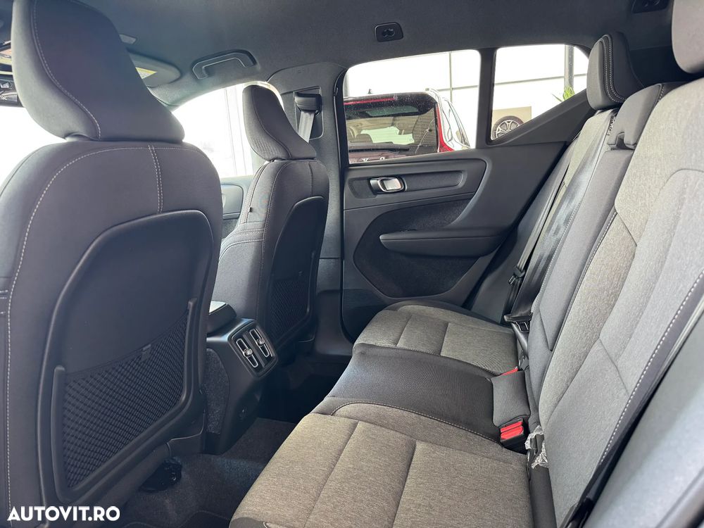 Volvo XC 40 B3 AT FWD MHEV Plus Dark - 16