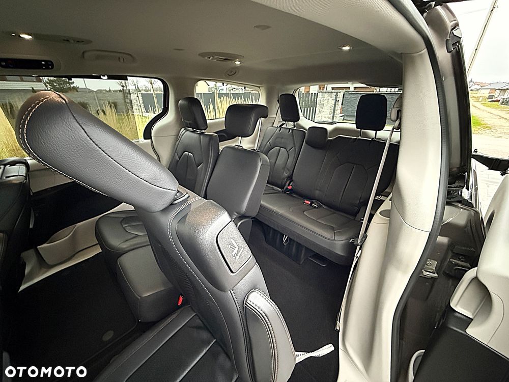 Chrysler Pacifica - 13