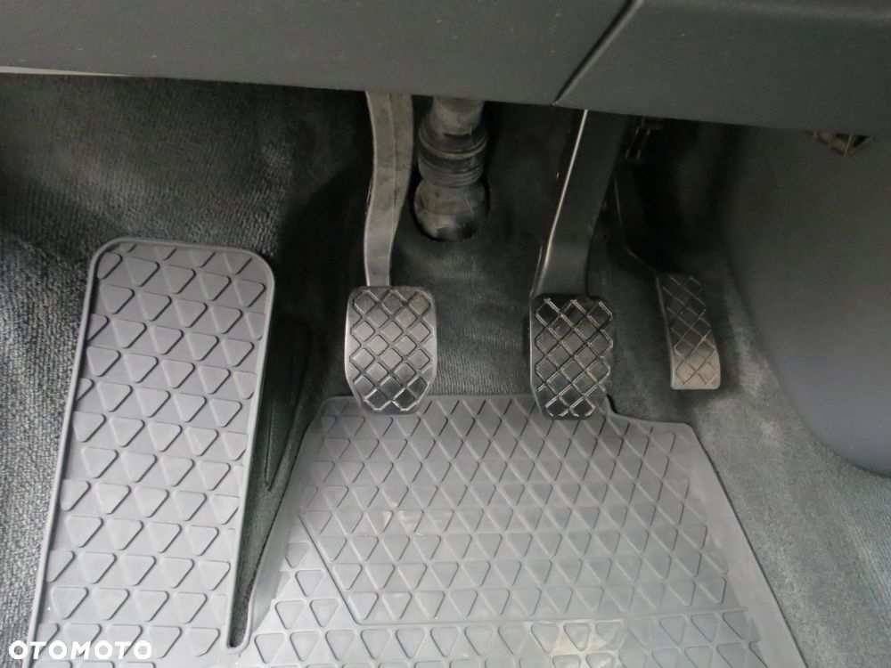 Volkswagen Multivan - 31