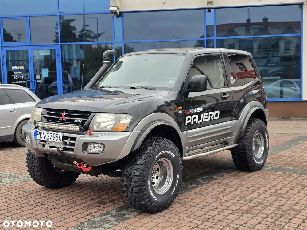 Mitsubishi Pajero - 2