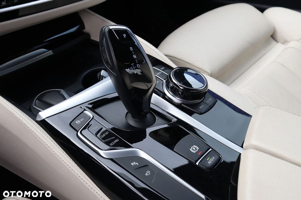 BMW Seria 5 530d xDrive M Sport sport - 12