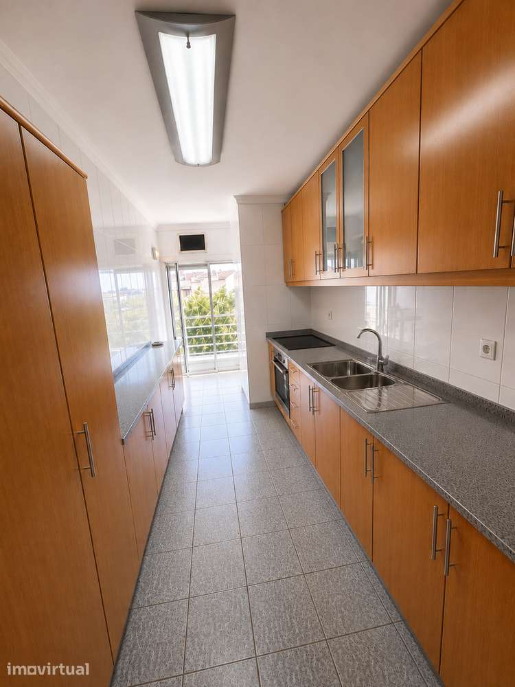 Excelente e único apartamento T3 espaçoso com 3 frentes - Grande imagem: 4/18