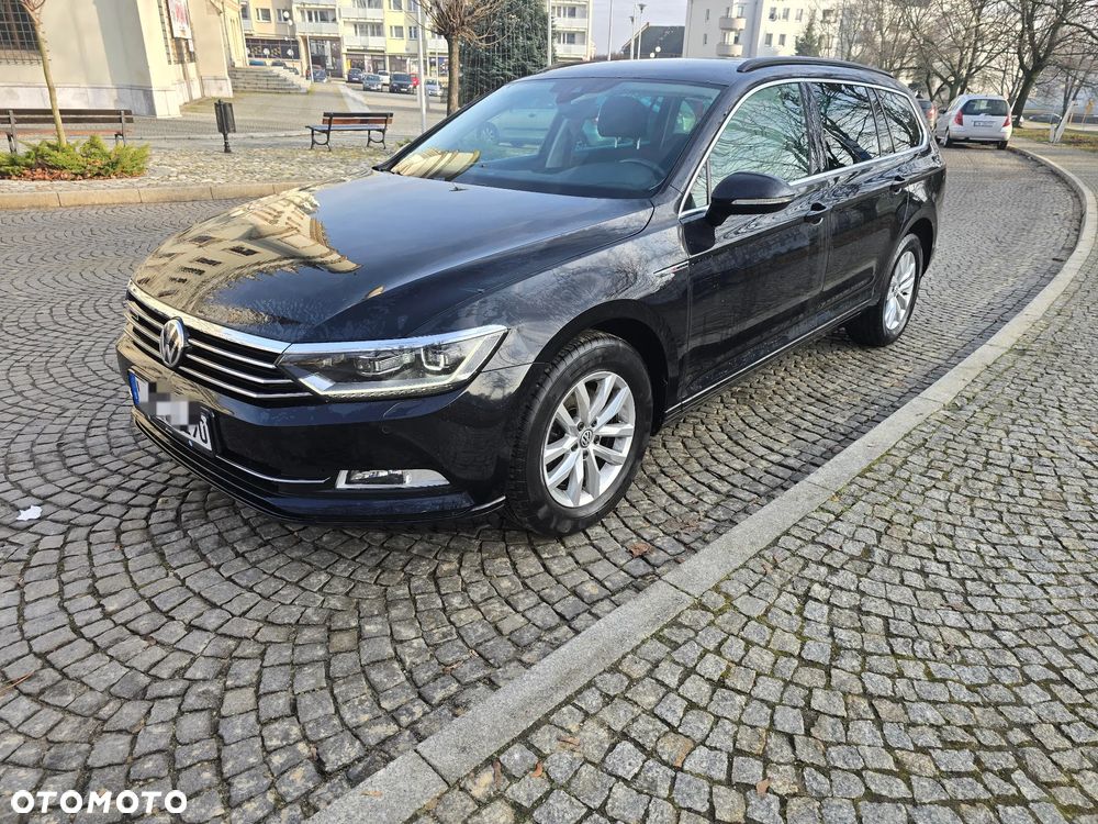 Volkswagen Passat 2.0 TDI SCR BlueMotion Technology 4Motion Trendline - 1