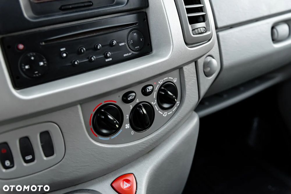 Renault Trafic Passenger L2H1 Expression - 31